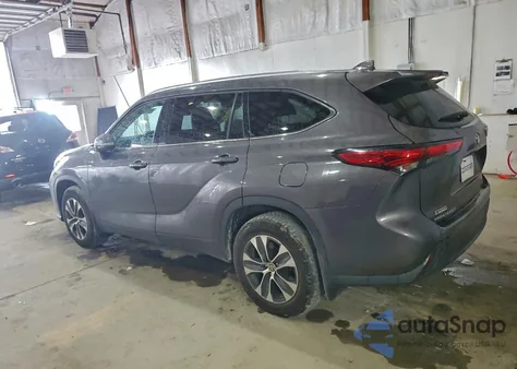 2021 Toyota Highlander Xle z USA, uszkodzony, nr VIN 5TDGZRBH1MS538477